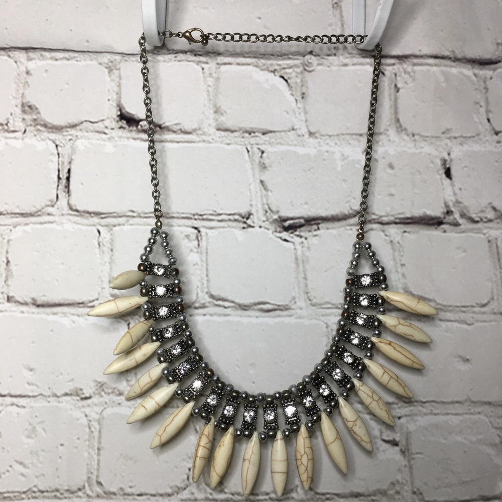 STATEMENT NECKLACE